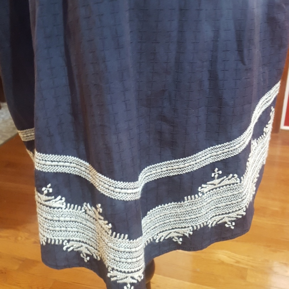 Anthropology holding horses skirt - Picture 4 of 8